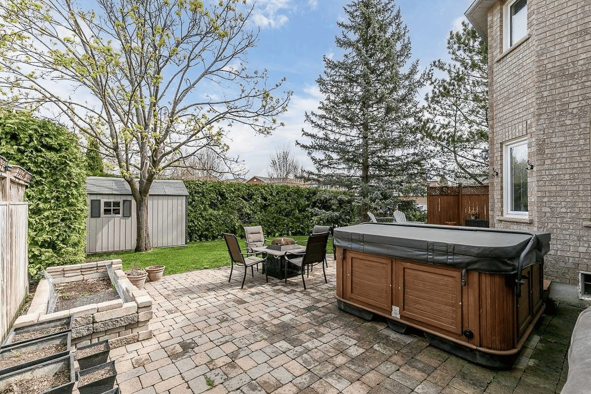 318 W Kennedy St NE