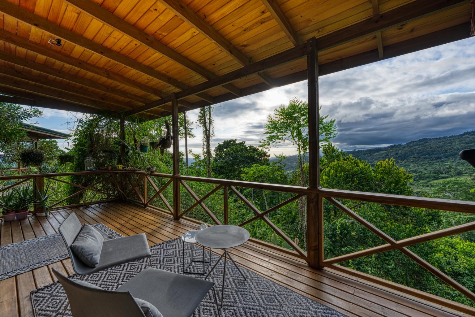 Exceptional Retreat Center on 62 Acre in Tinamastes