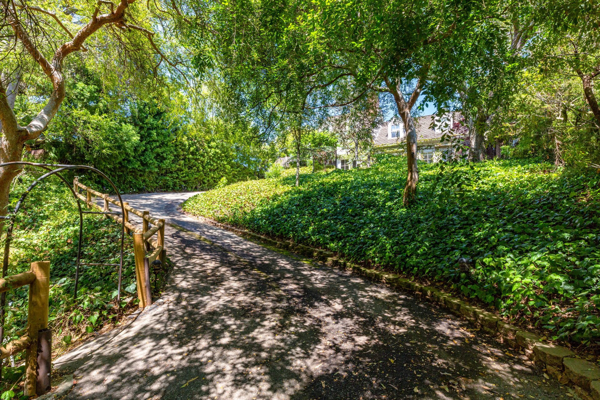 320 S Canyon View Dr, Brentwood