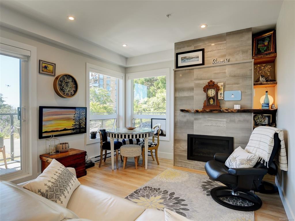 306 - 835 Dunsmuir Rd