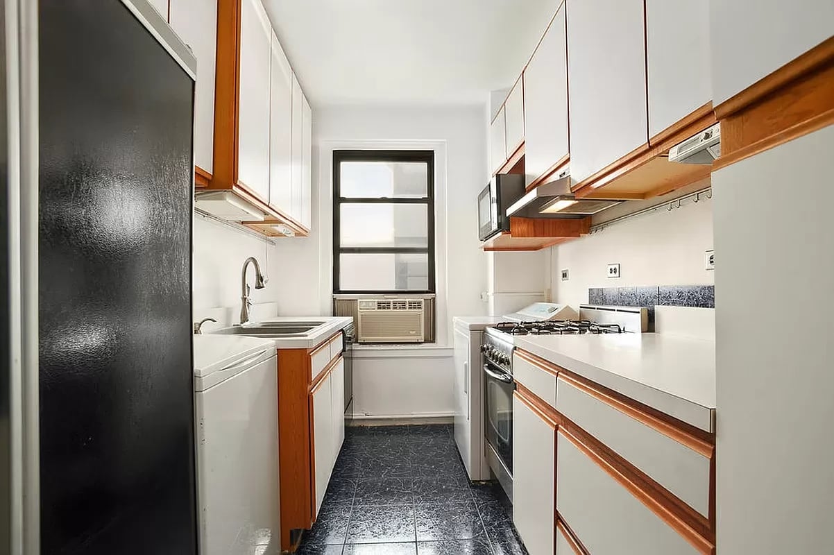 415 Central Park West Unit: 16C