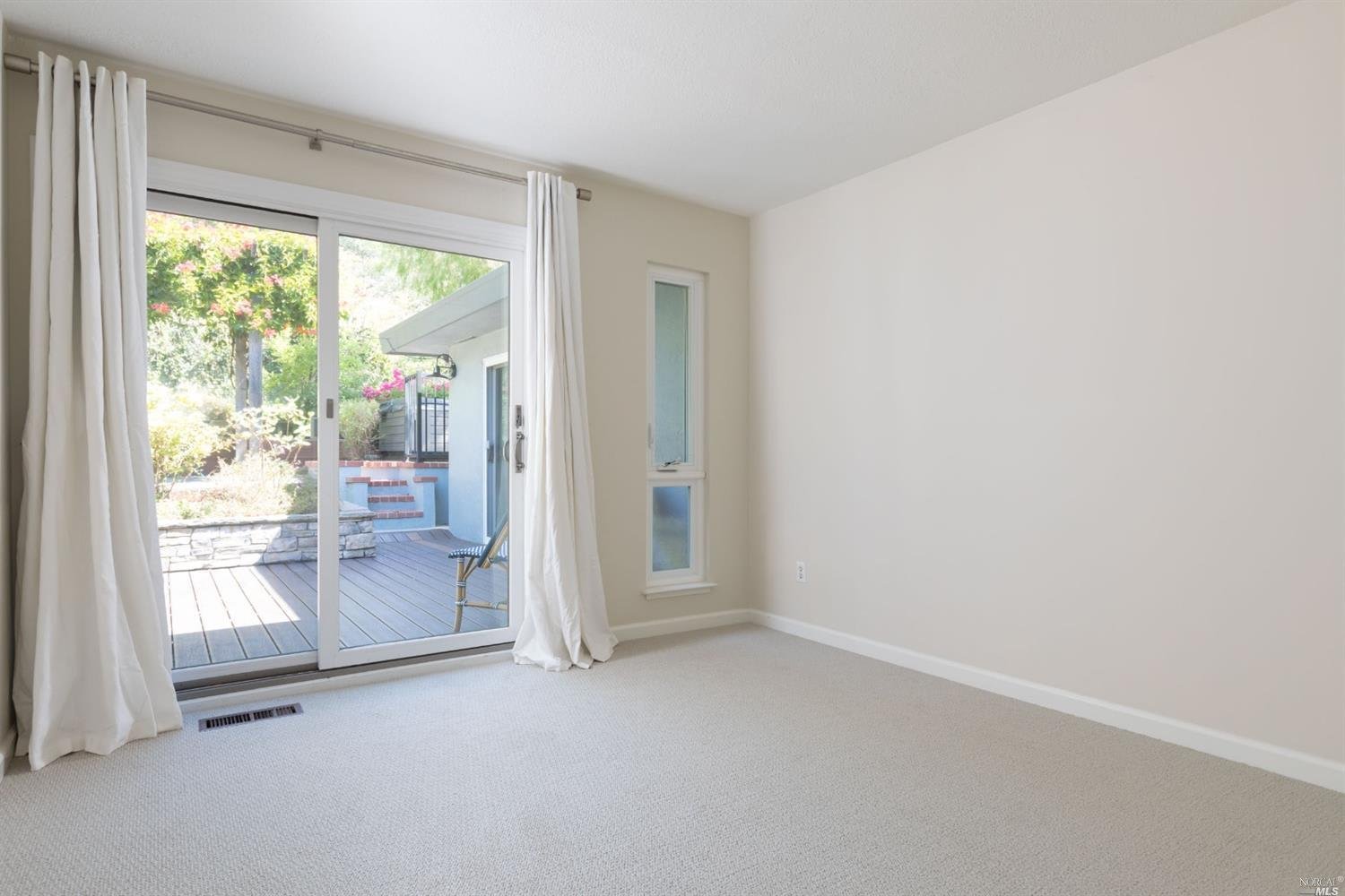 121 Oak Dr