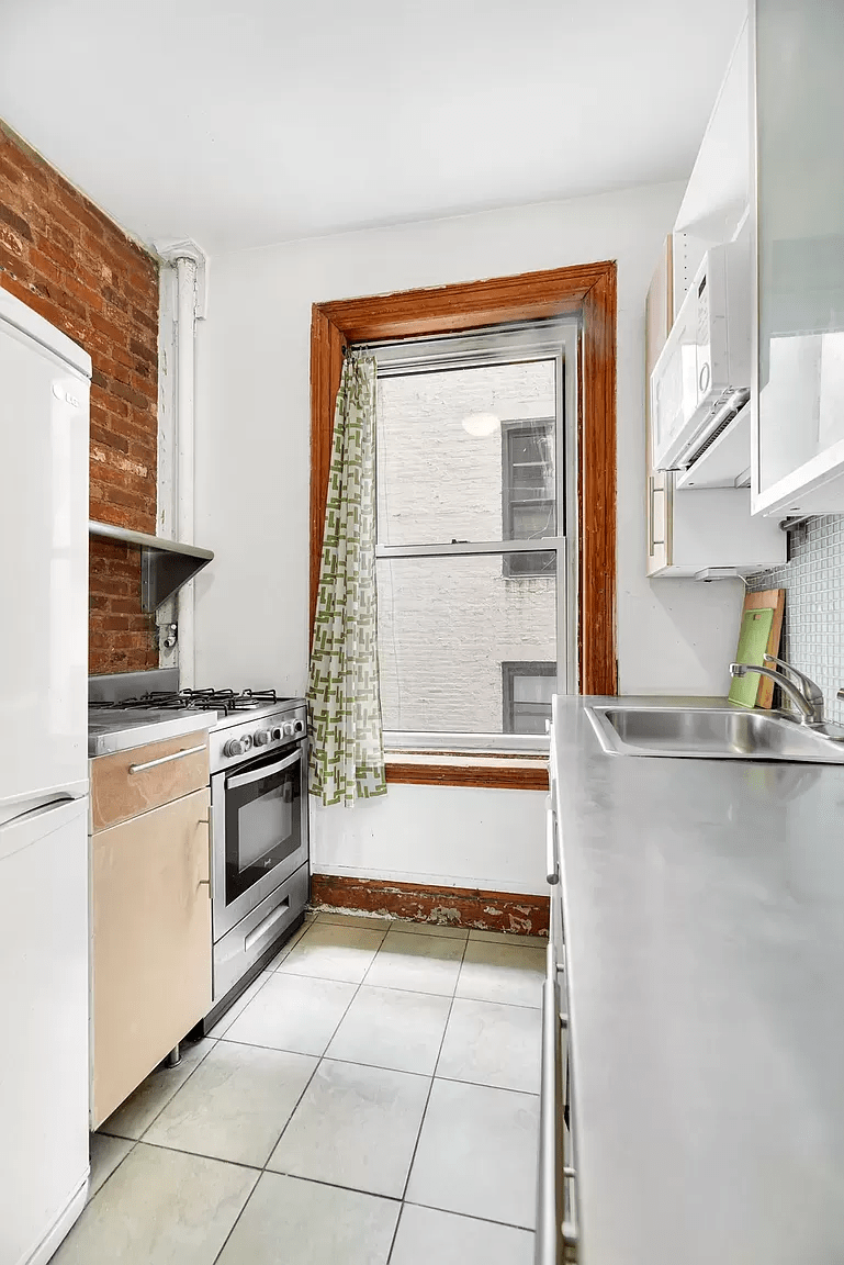 125 E 4th Street Unit: 9