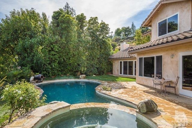 1561 Shadowglen Court