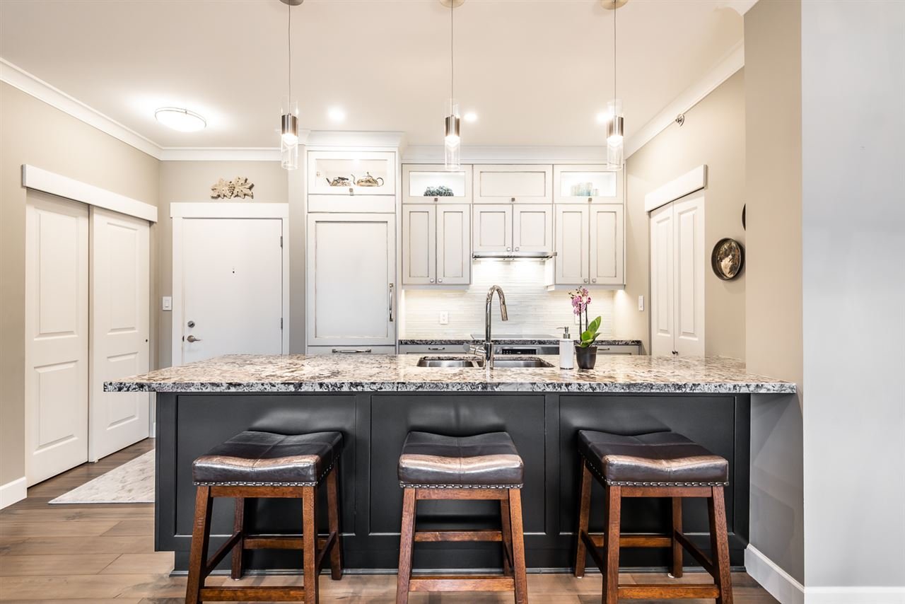 604-1211 Village Green Wy