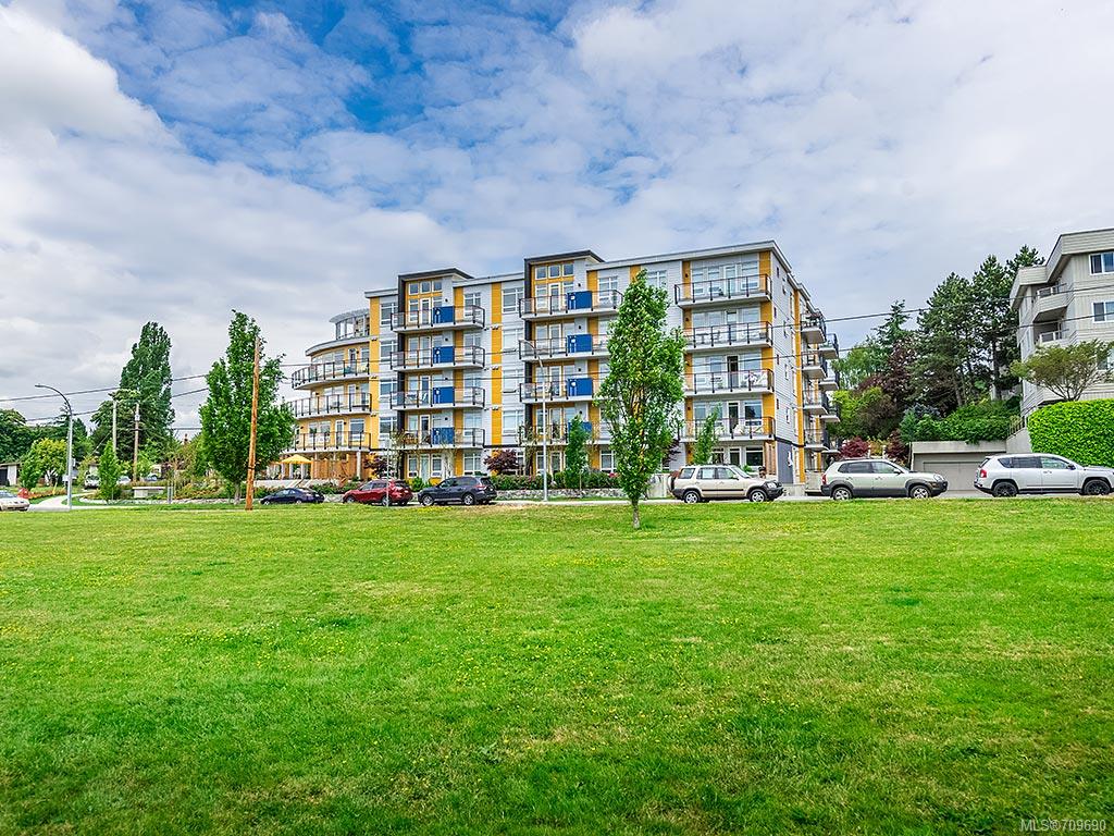 505-935 Cloverdale Ave, Saanich