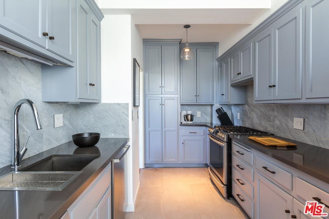  855 S Serrano Avenue