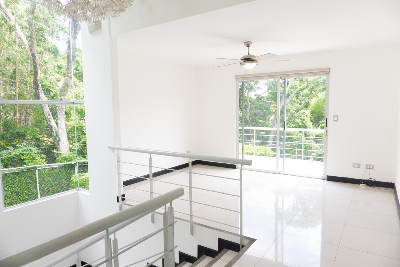 Contemporary Corner Gated Home, Santa Ana, San Jose