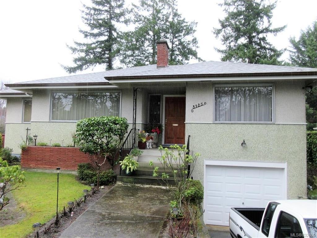 3925 Quadra St
