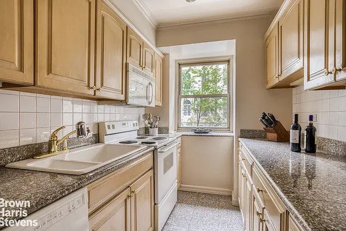 120 E 81st St, Apt 2F