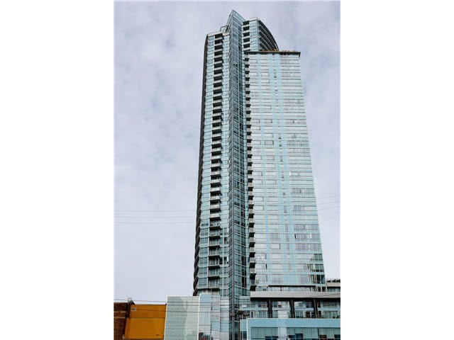 1207-833 Seymour St