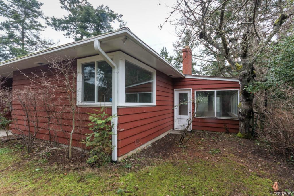 2675 Arbutus Rd