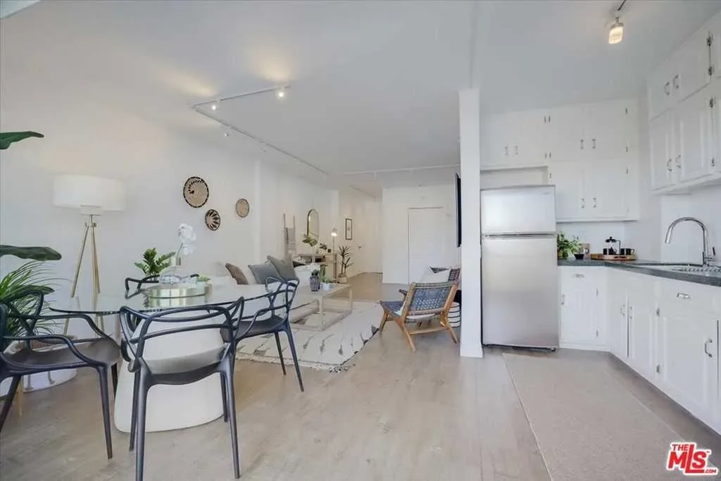 999 N DOHENY Dr #305