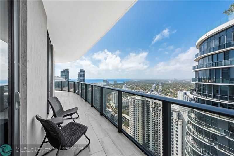 45 SW 9th St #4406