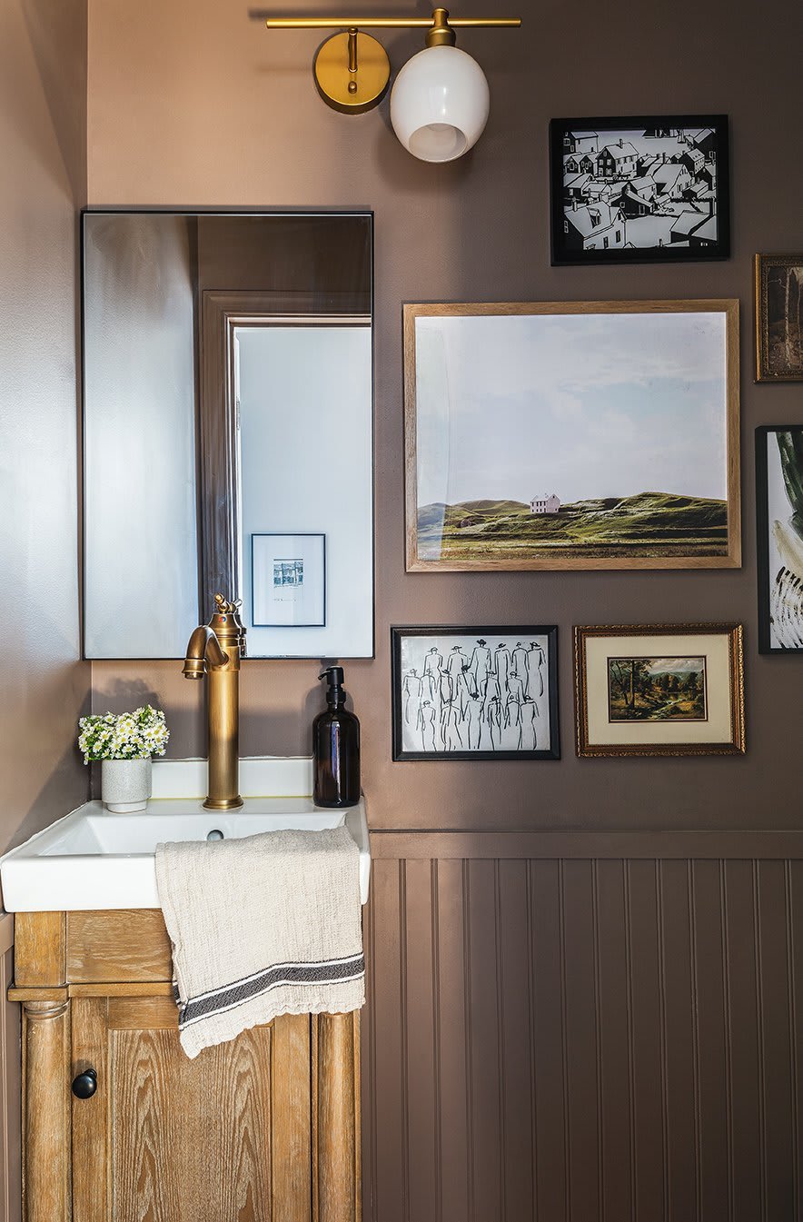 HOUSE TOUR: Portraits and Plaids