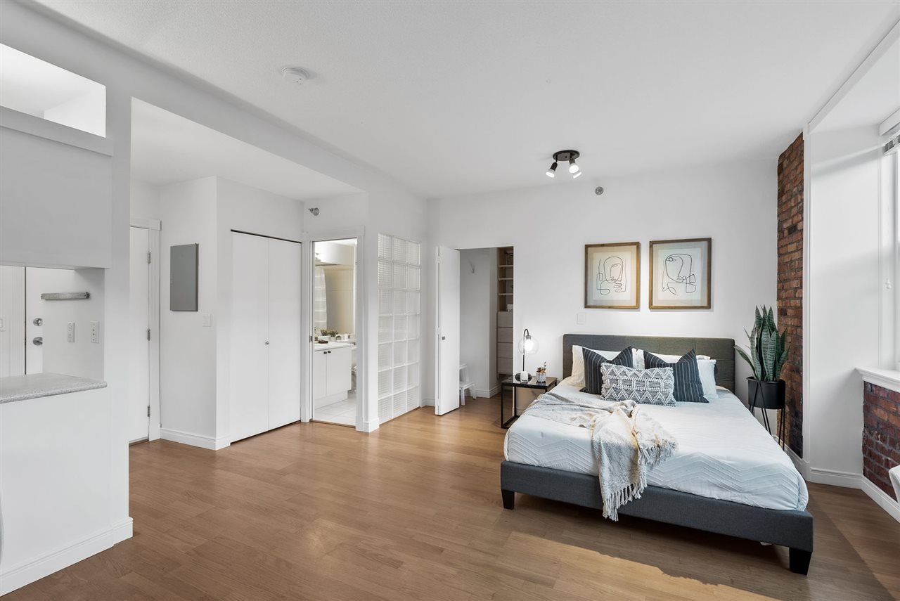 402-233 Abbott St