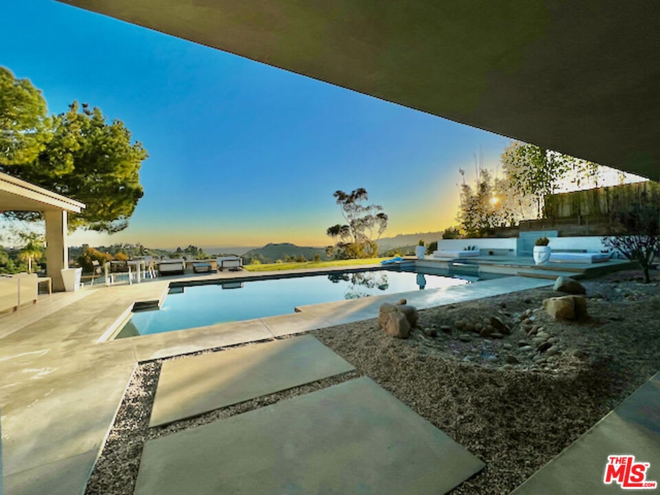 Retreat View