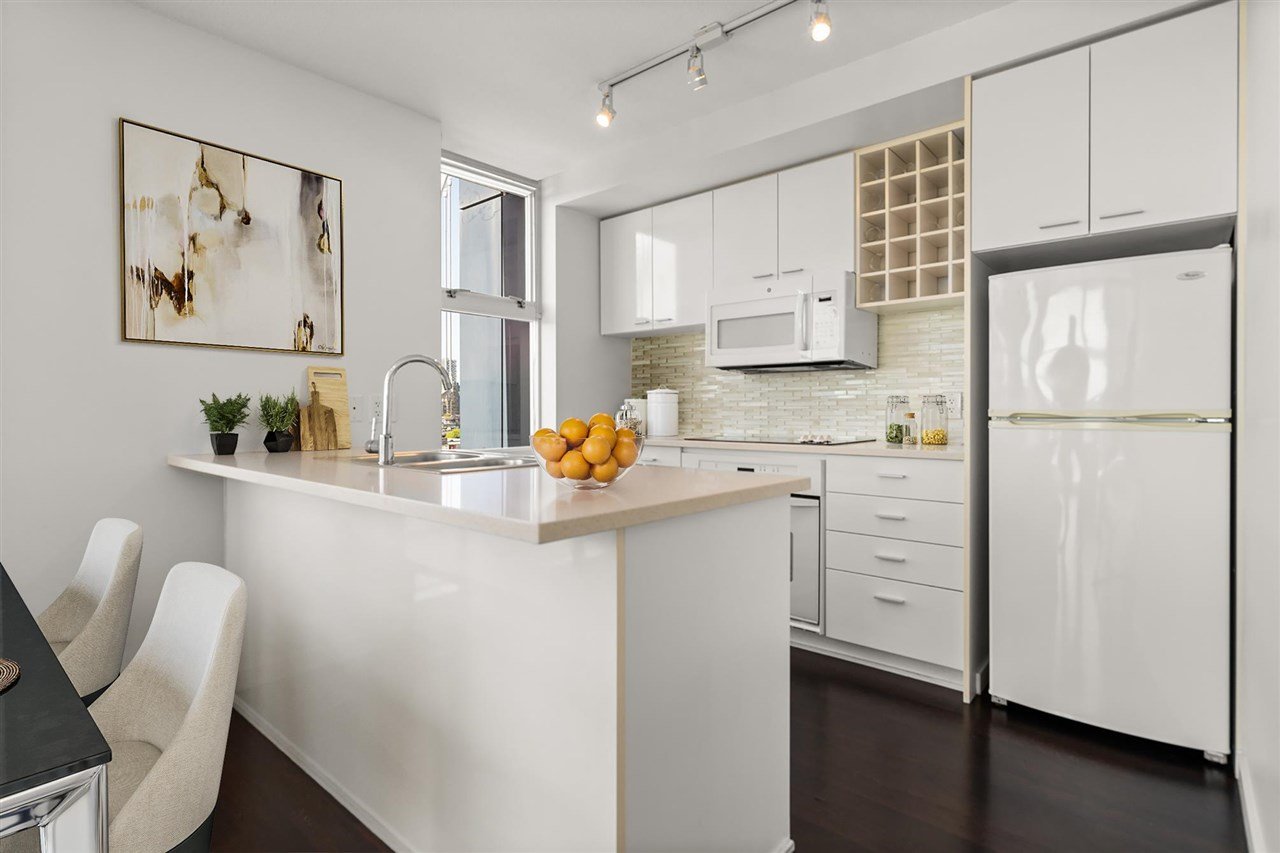 1201-111 W Georgia St