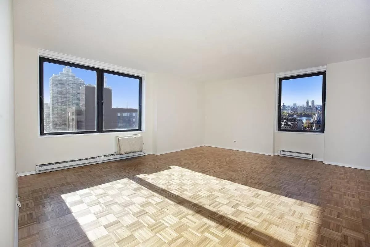 1641 Third Ave #34F
