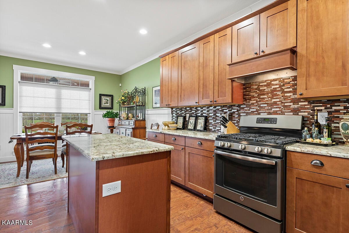 762 Lakeside Rd