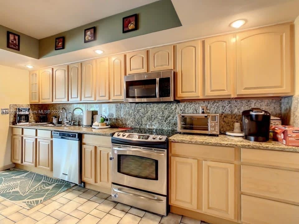 1250 NE 82nd St