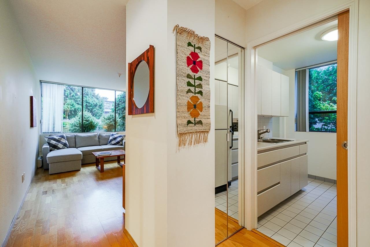 101-1737 Duchess Avenue, West Vancouver
