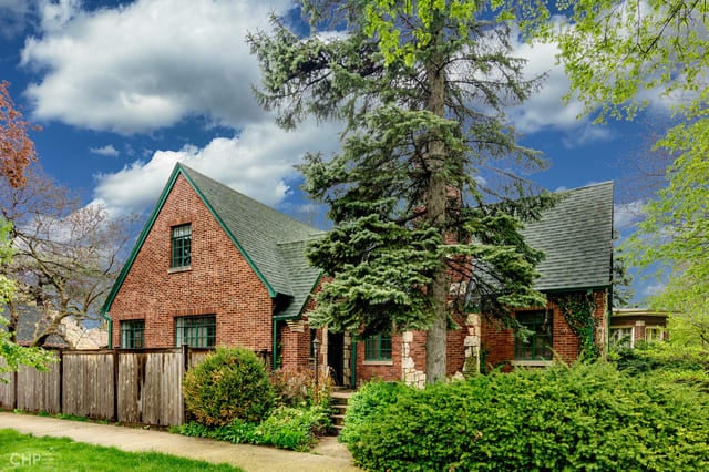 9554 S. Hamilton Ave.