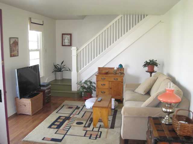 16 Colonial Ave