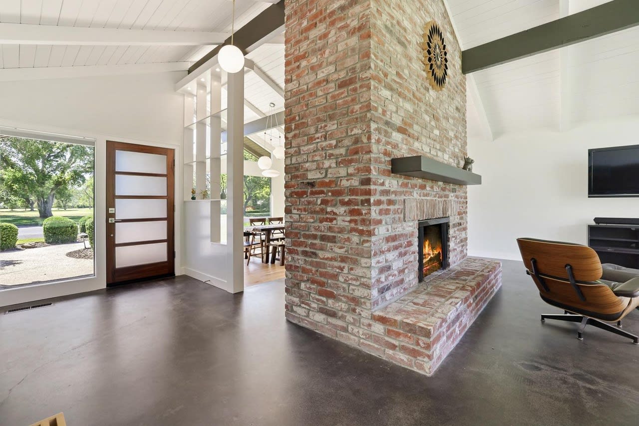 44506 Clubhouse Drive