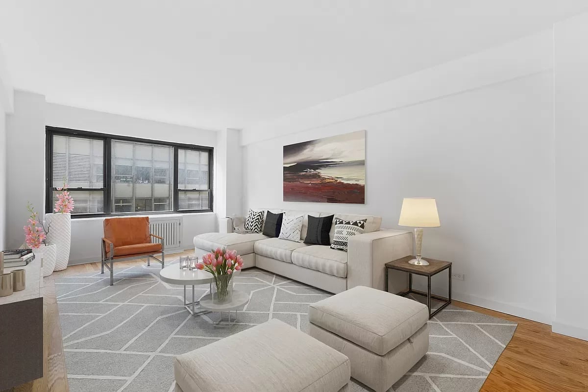 210 East 47th Street Unit: 8D