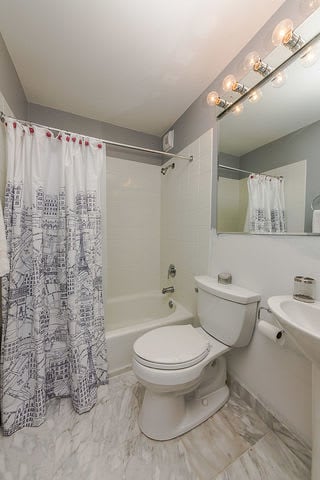 1660 N Lasalle Drive, #2101