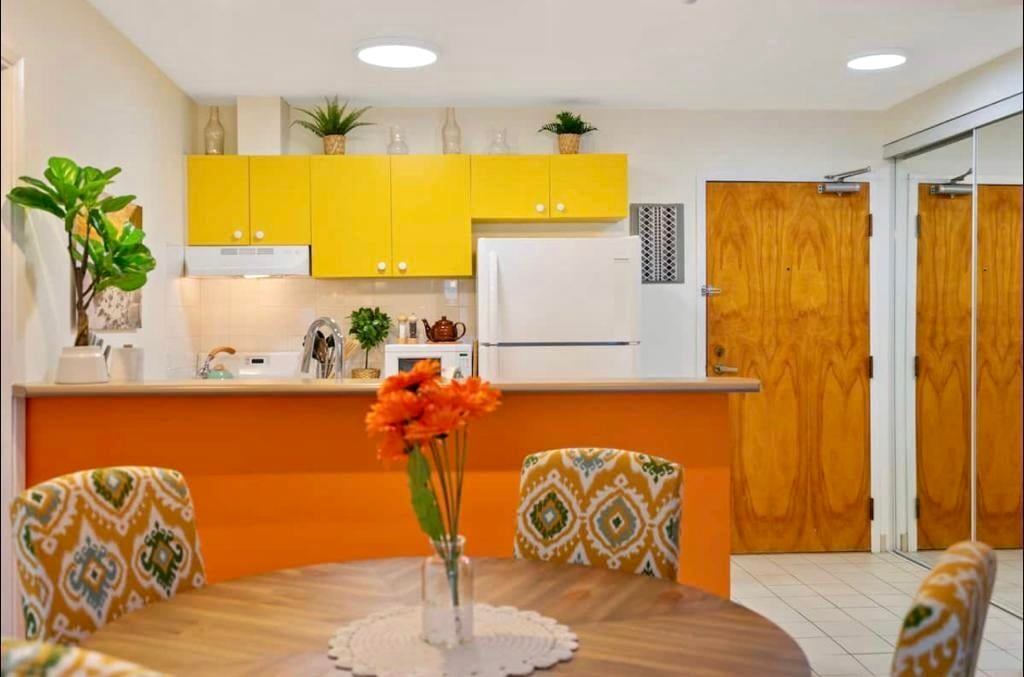 303-2458 York Ave Ave
