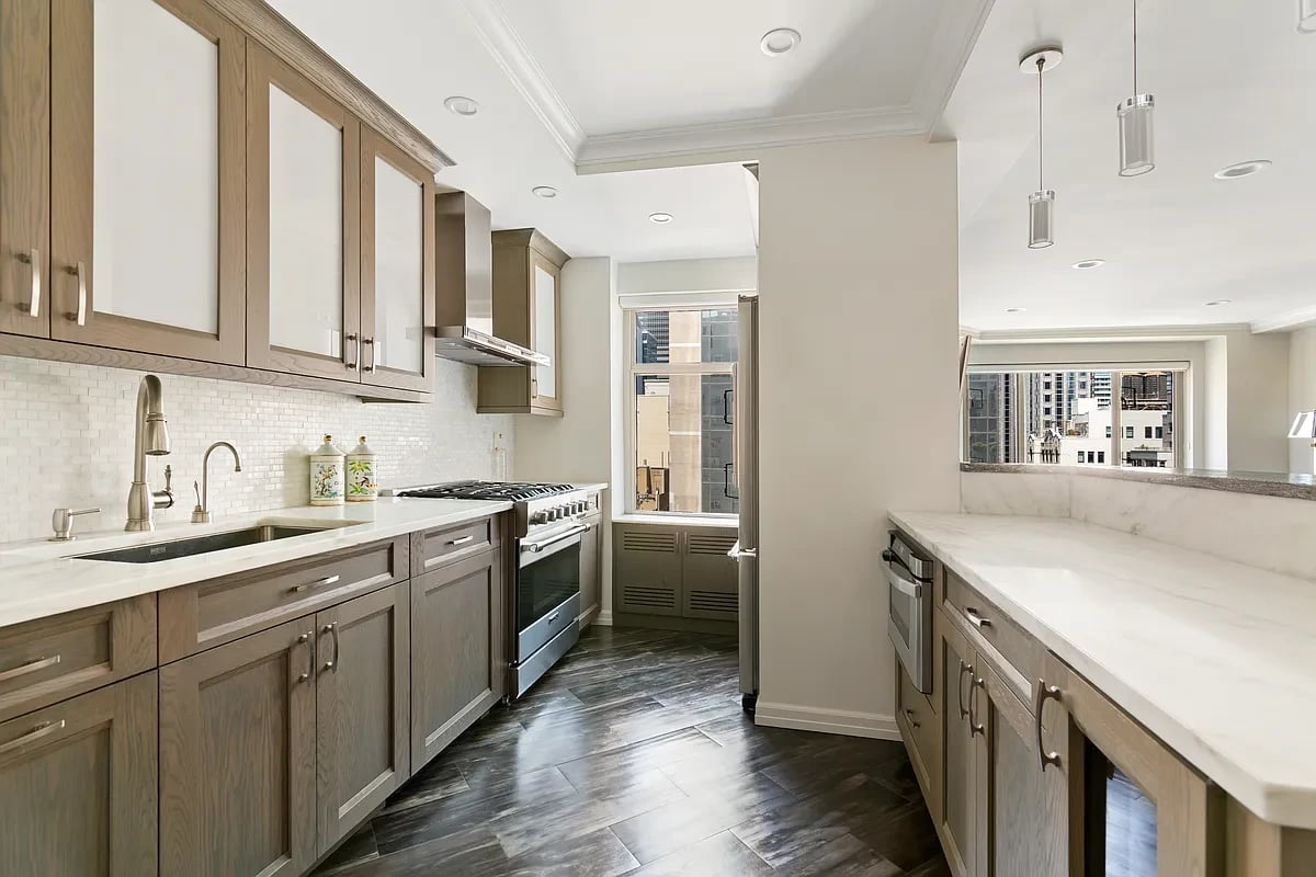 200 E 57th St, Apt 19A