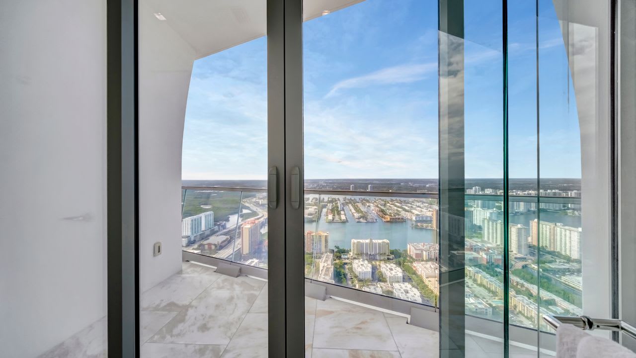 16901 Collins Ave, #5303