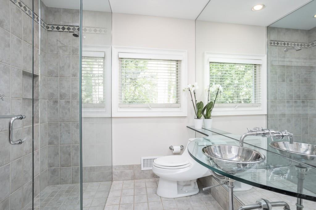 1092 Norwich Circle NE