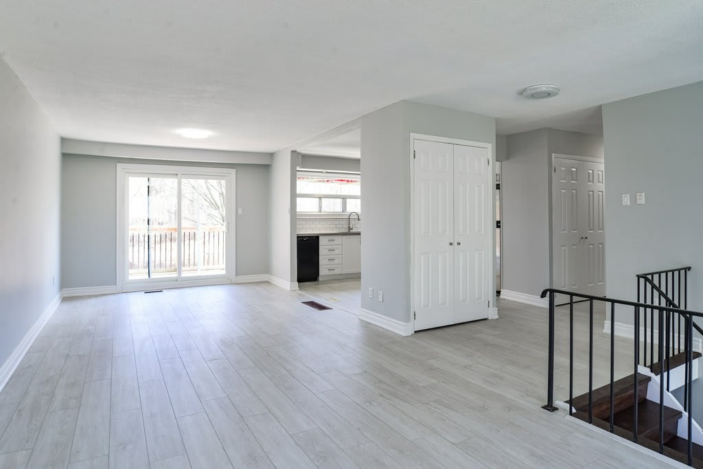 15 Lankin Blvd