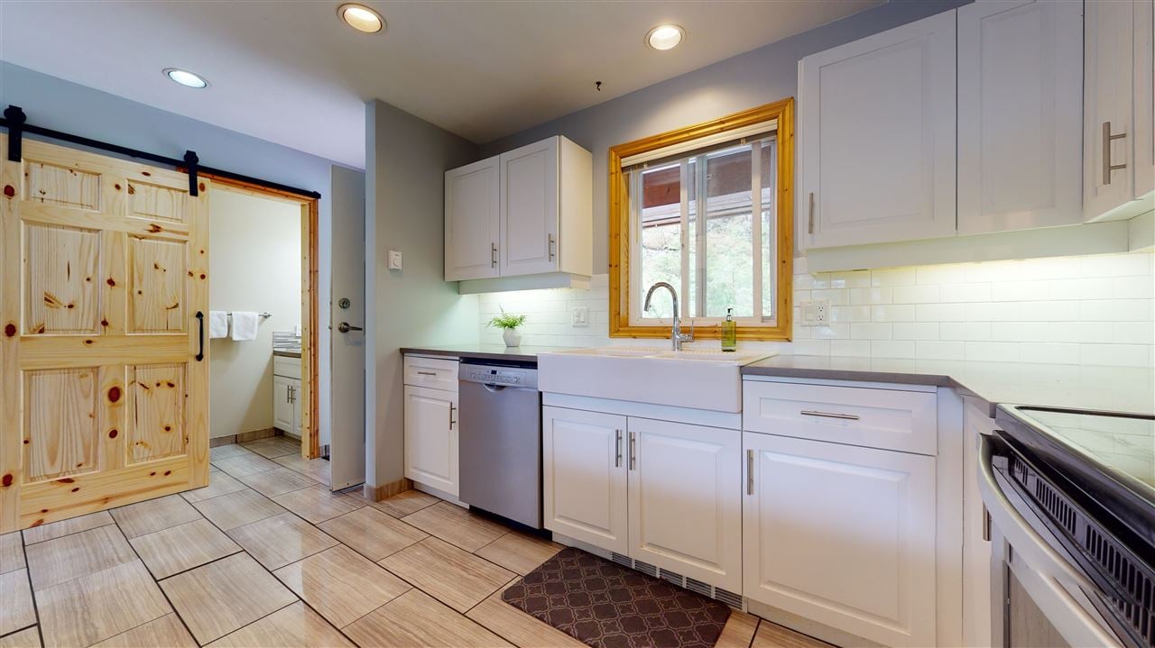 3362 Panorama Ridge