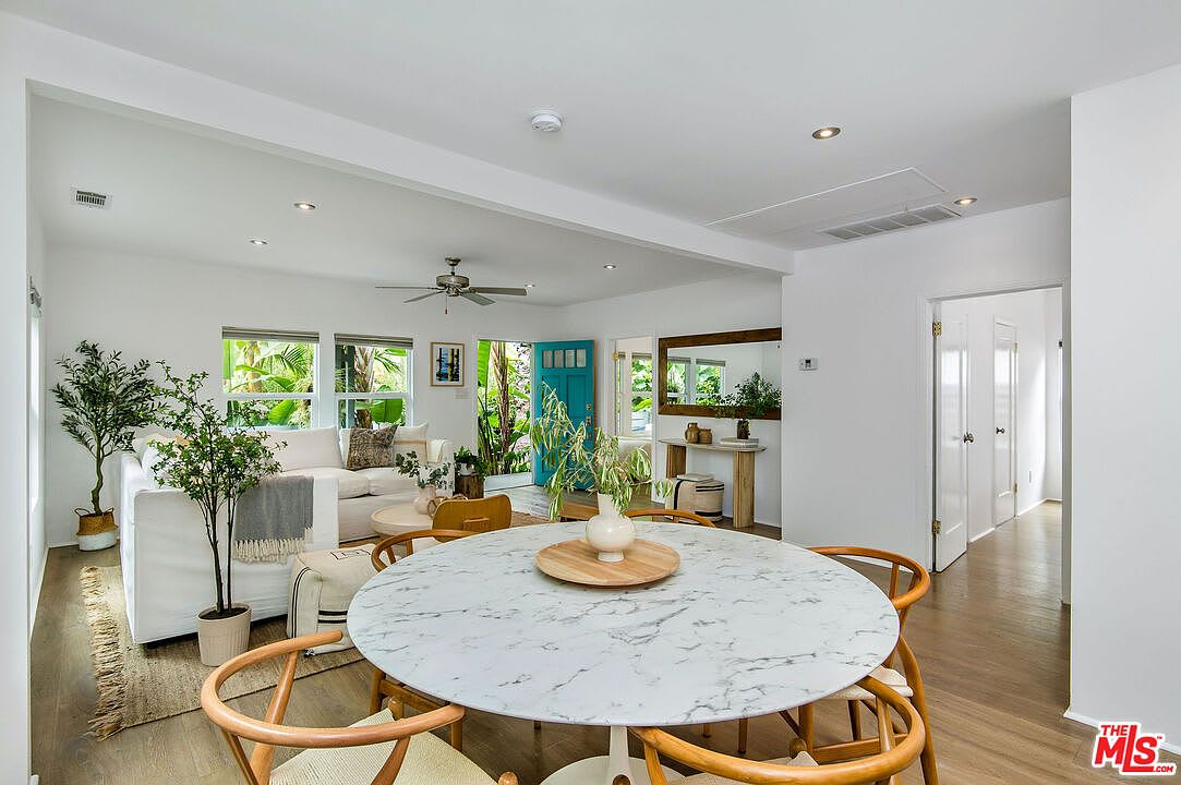 924 Superba Ave