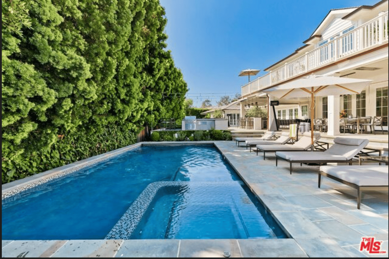 Double Lot Traditional Estate