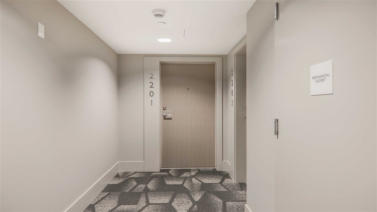 2201-680 Seylynn Cres
