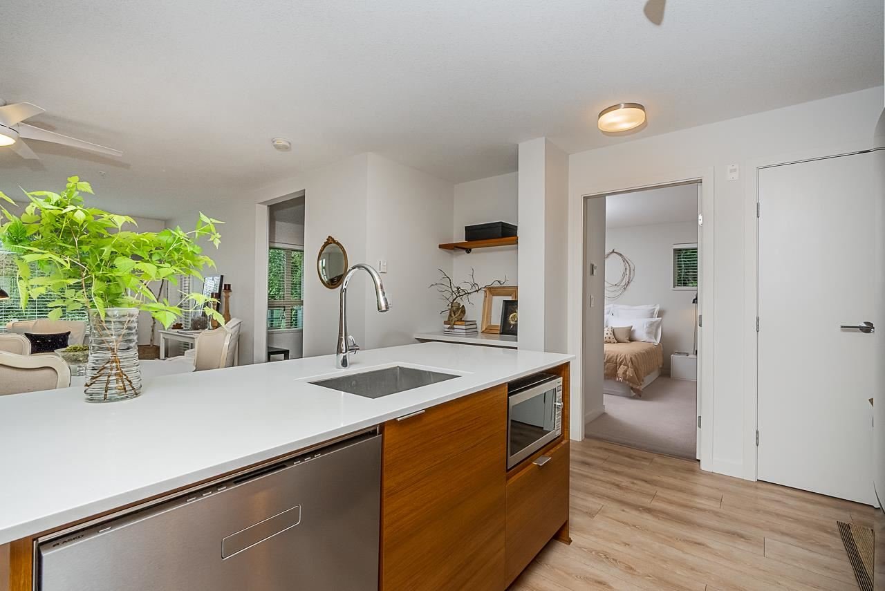 312-1677 Lloyd Ave