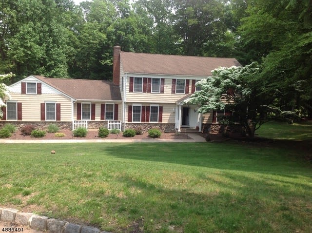 2 Sleepy Hollow Dr