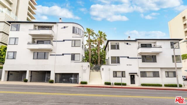 9233 Doheny Rd # 9233