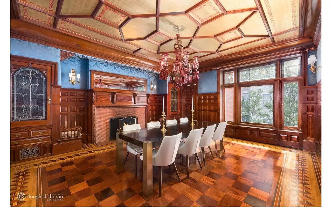 24 W 71st St