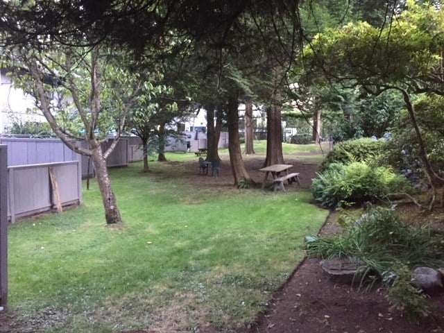 2044 Deep Cove Cres