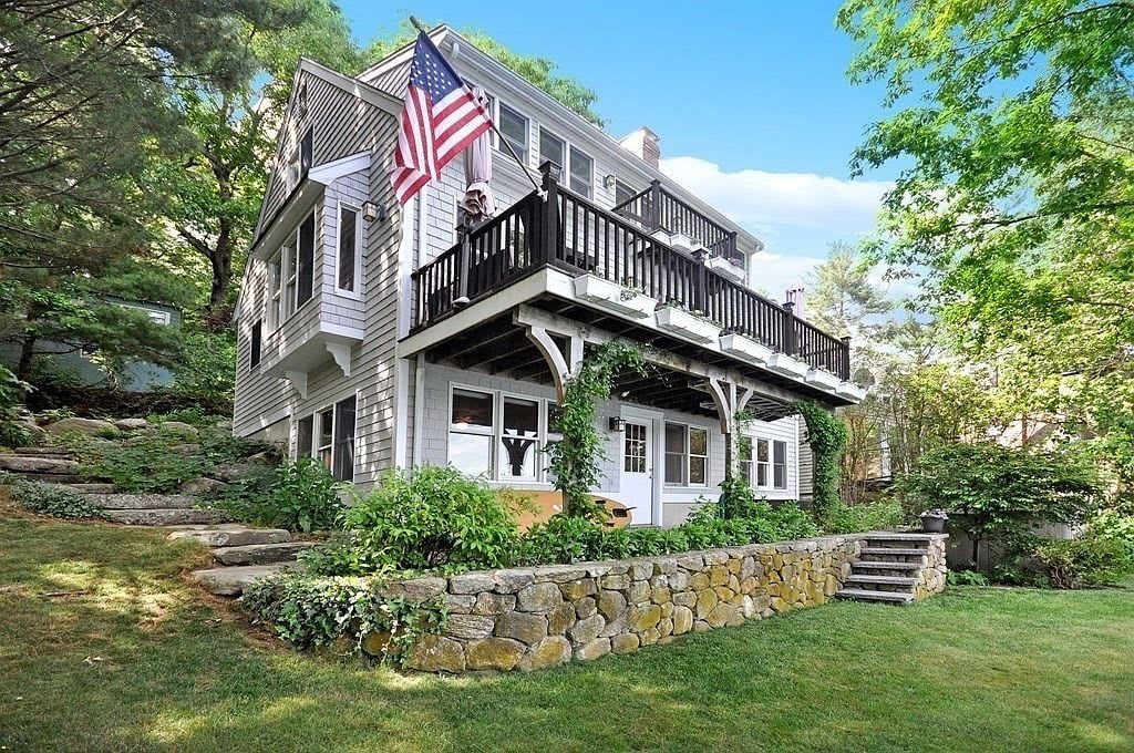 67 White Ave