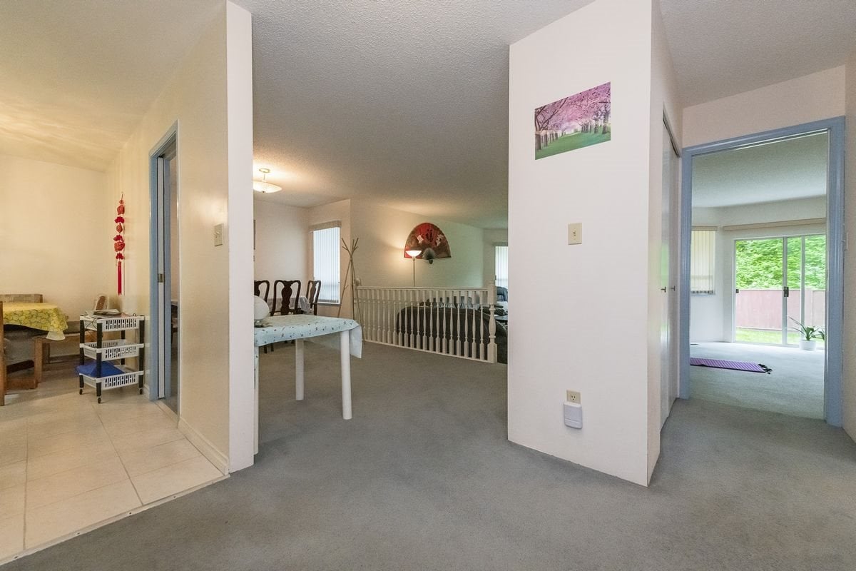 828 Porteau Pl
