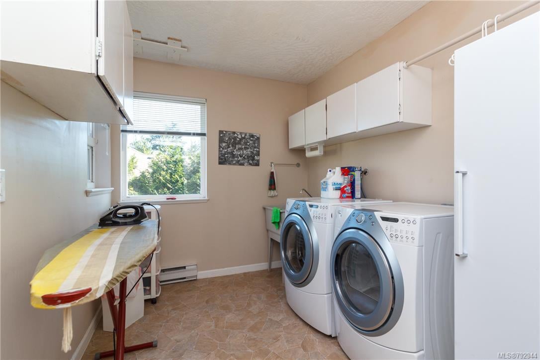 2406 Fleetwood Crt, Langford
