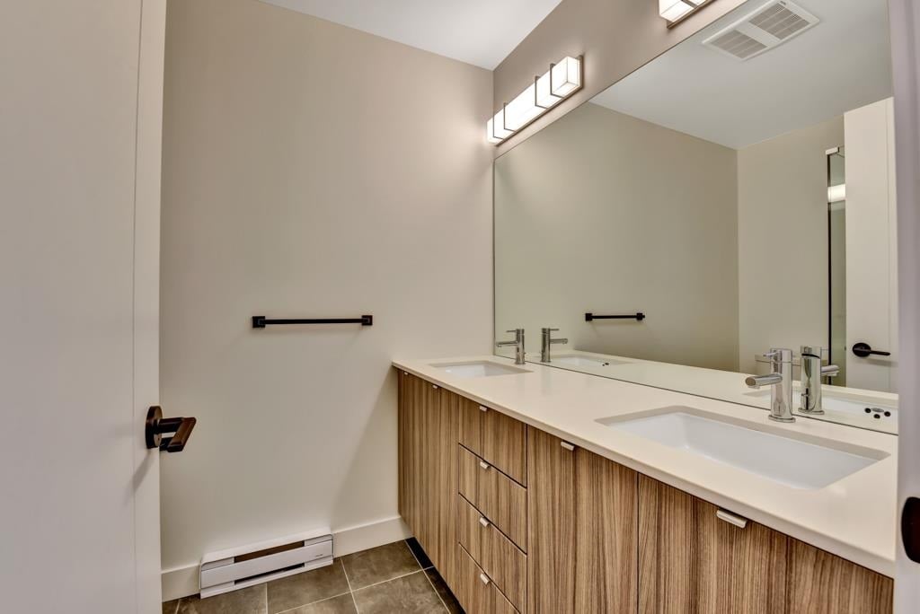 7-32828 Landeau Pl