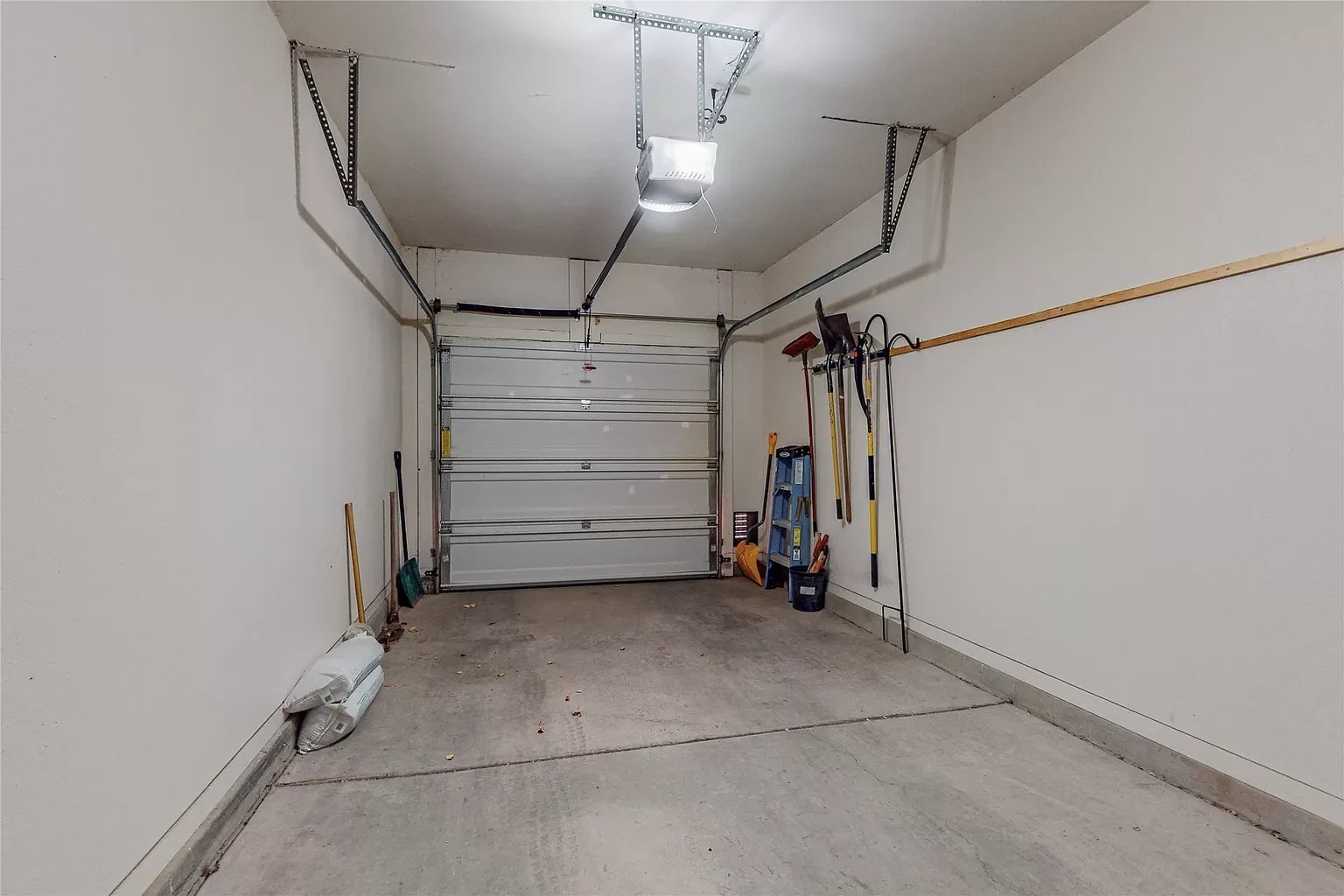 604 Avenida Villa Hermosa #201